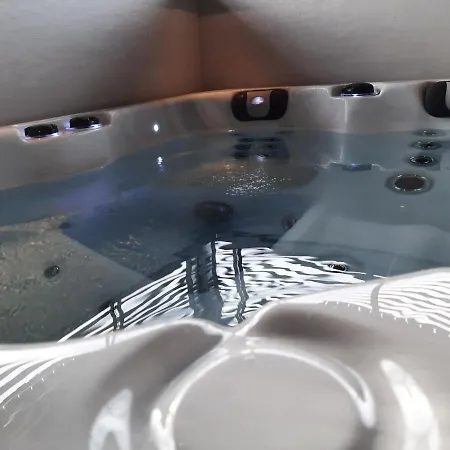 Le Milan Royal -suite Luxueuse Avec Sauna Et Jacuzzi Vielsalm